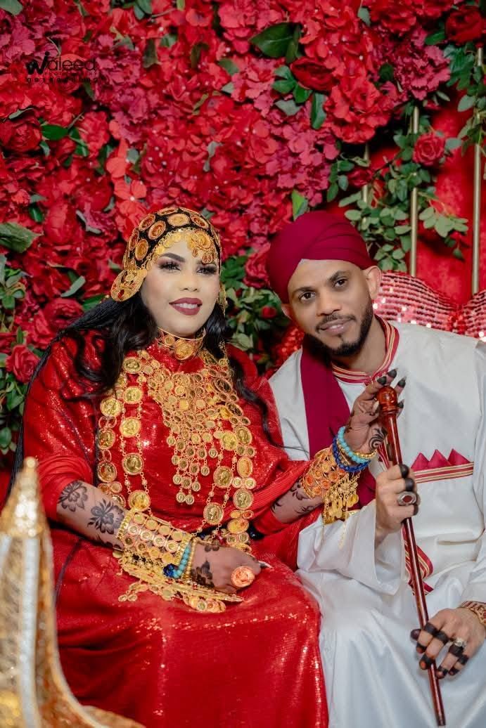 شاهد بالصور والفيديو.. على أنغام الفنانة توتة عذاب.. عروس الوسط الفني المطربة آسيا بنة تخطف الأضواء في “جرتق” زواجها