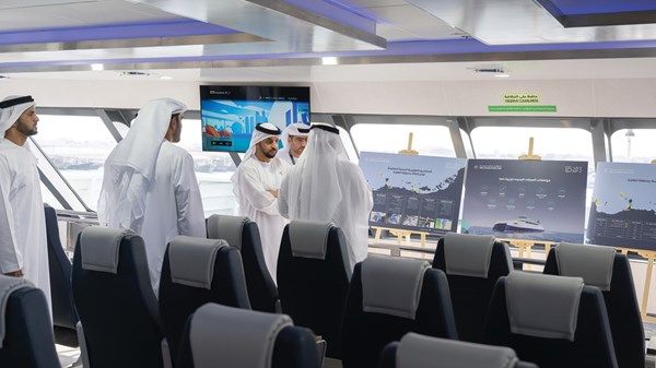 حمدان بن زايد يواصل جولته التفقدية في جزيرة دلما ويدشن عبّارتين جديدتين