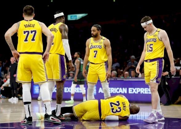 أن بي ايه: ليكرز يستعد لـ "إعادة البناء" بعد خروجه الدراماتيكي