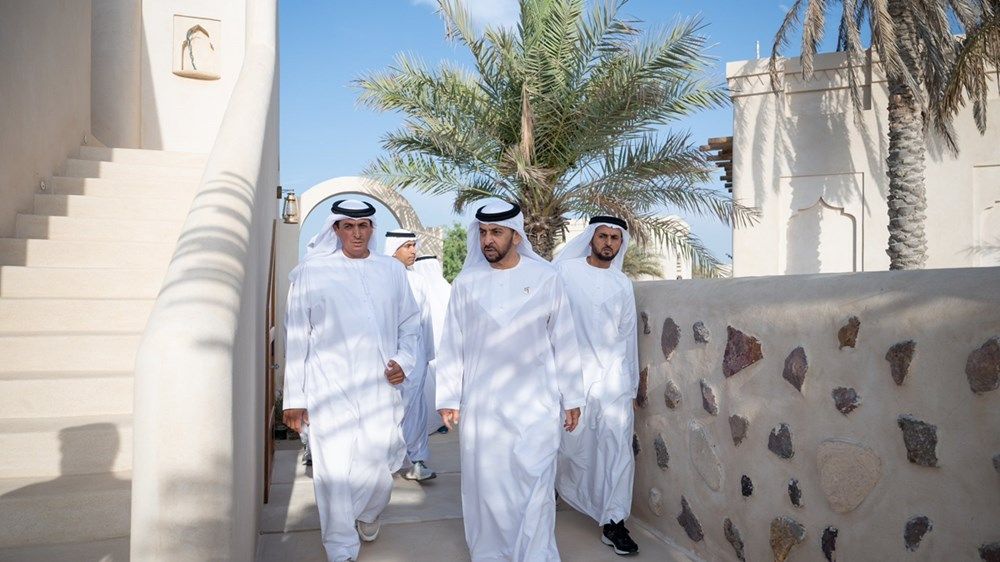 حمدان بن زايد يواصل جولته التفقدية في جزيرة دلما ويدشن عبّارتين جديدتين