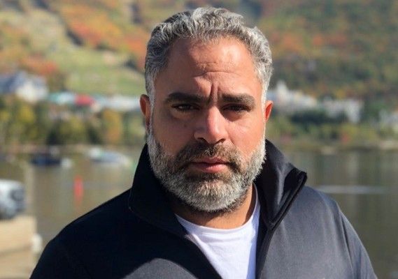 صُنّاع "لام شمسية" يرفضون الإساءة لمحمد شاهين بسبب دوره في " لام شمسية "