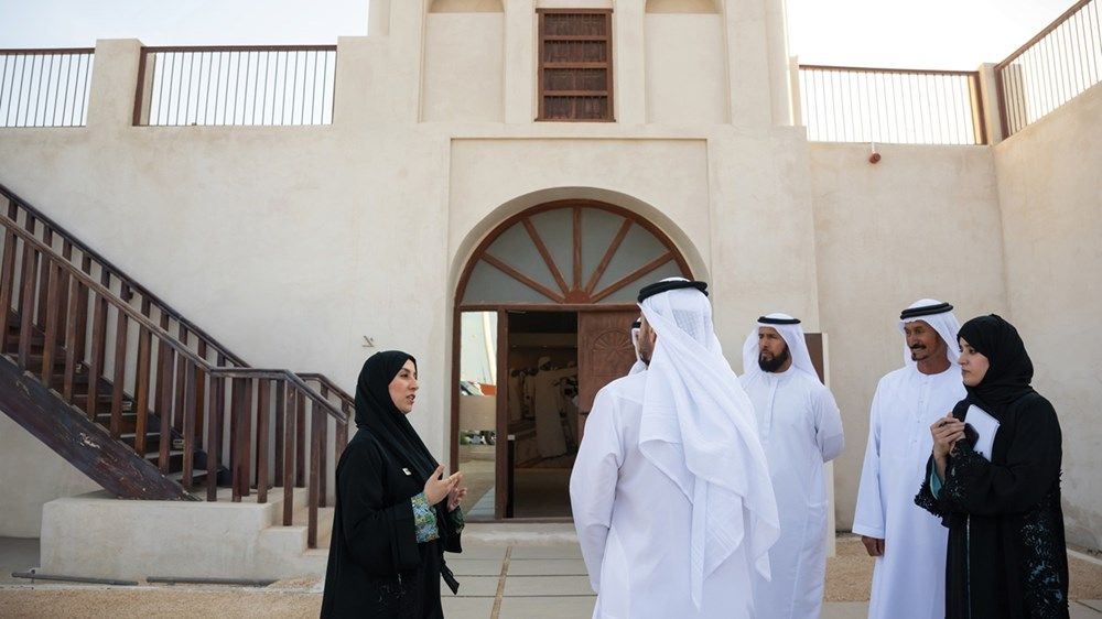 حمدان بن زايد يواصل جولته التفقدية في جزيرة دلما ويدشن عبّارتين جديدتين