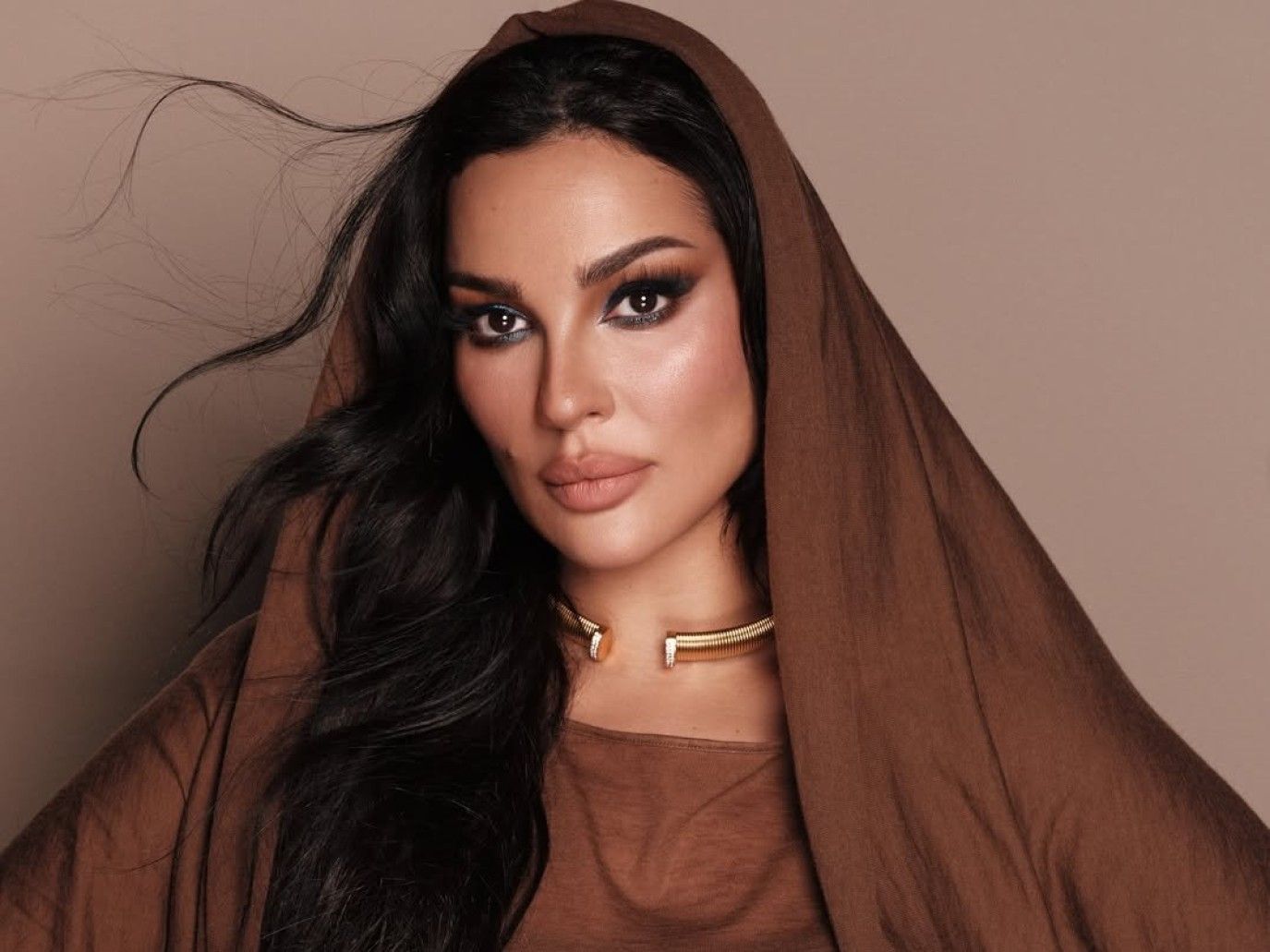 نادين نجيم تفتتح متجرها الأول.. طبقي مكياج البشرة السمراء بأسلوبها