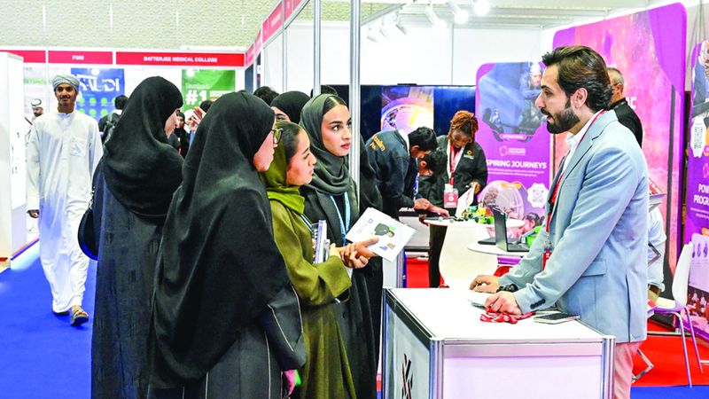 الامارات | الذكاء الاصطناعي في المقدمة.. طلبة يستبدلونه بحلم «الطبيب» و«المهندس»