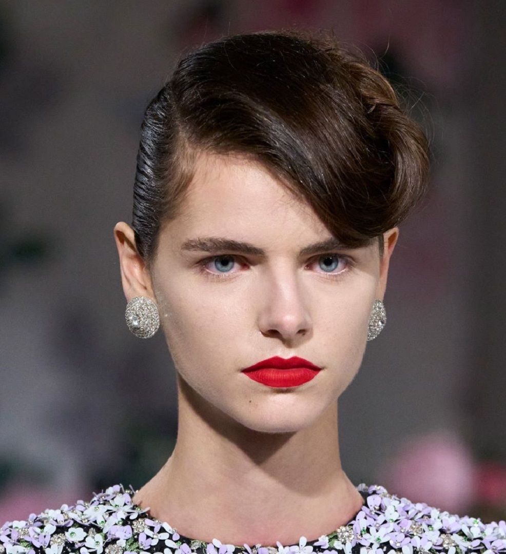 الفرق بين المكياج الكلاسيكي والمكياج العصري.. حين يتعانق سحر الماضي مع الابتكار