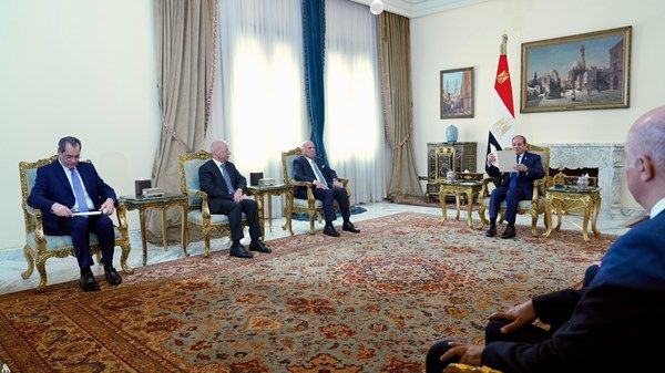 السيسي: مصر حريصة على نجاح القمة العربية في بغداد