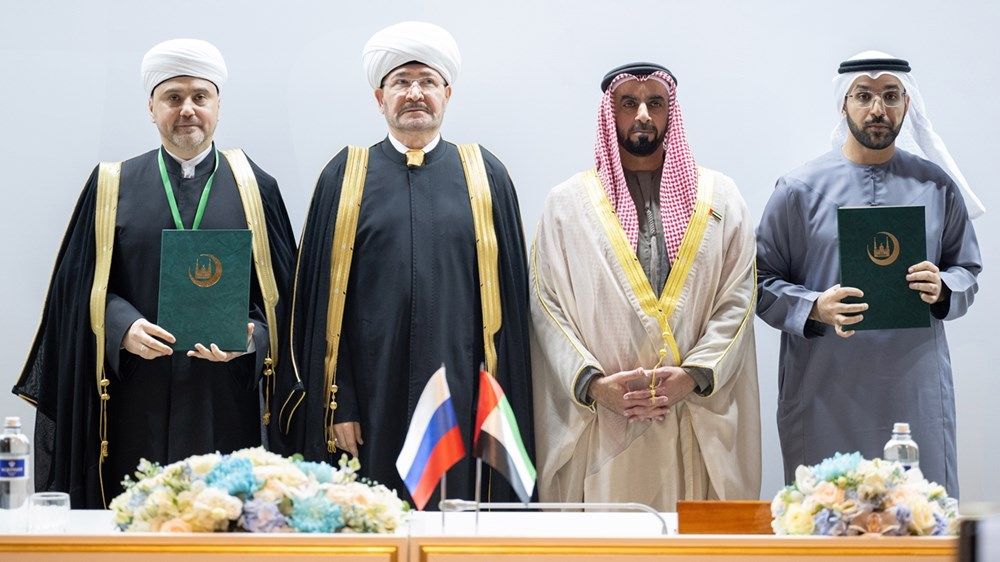 سيف بن زايد يشهد ختام الندوة الدولية «دور الأسرة في تمكين المجتمع» في موسكو