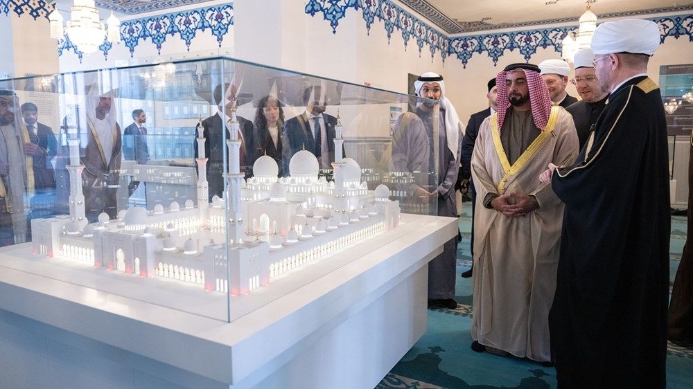 سيف بن زايد يشهد ختام الندوة الدولية «دور الأسرة في تمكين المجتمع» في موسكو