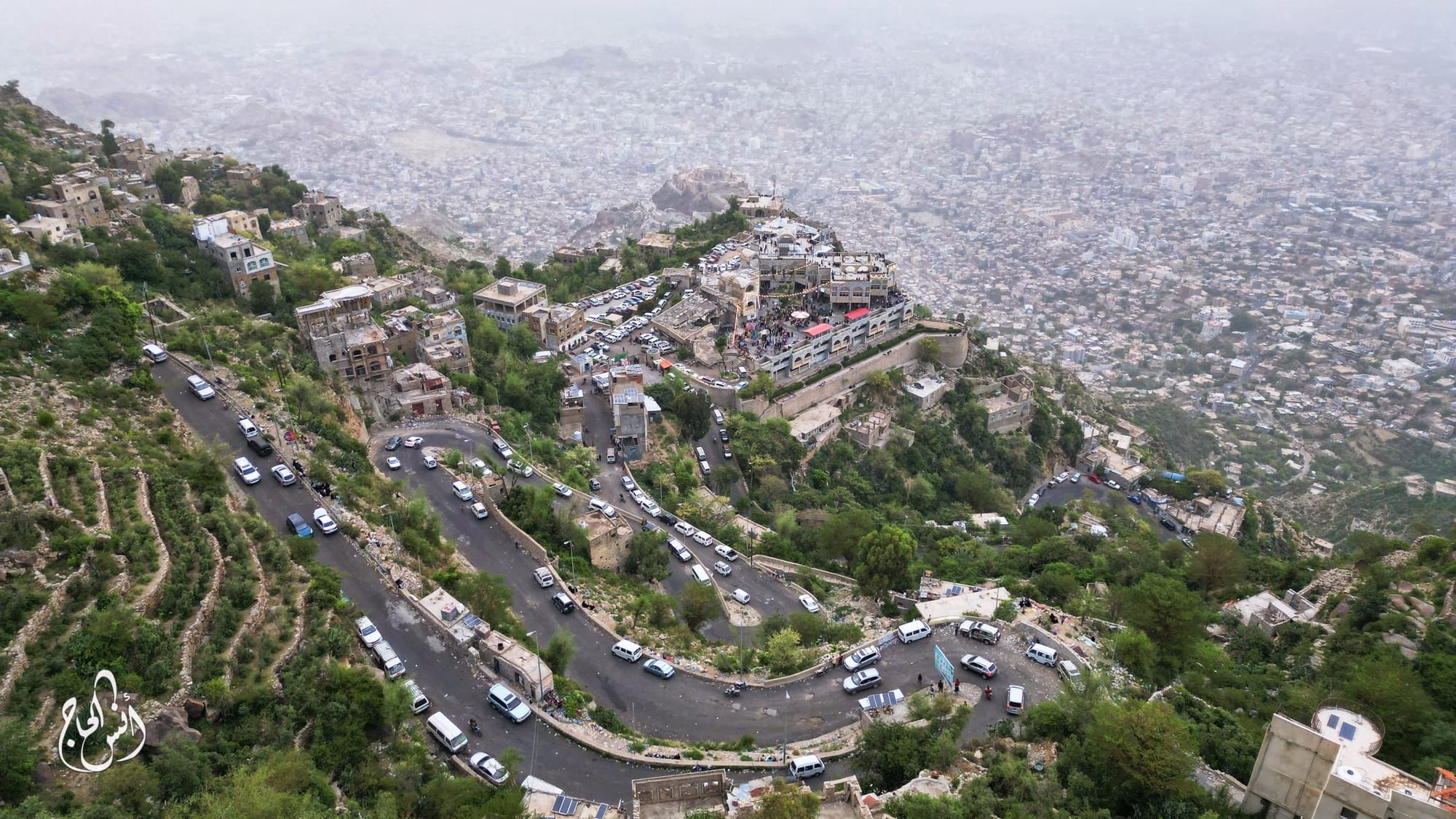 تعز: نيابة الأموال العامة تصدر 22 قرار اتهام بحق 70 معتديًا على أراضي الوقف في صبر الموادم