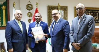 ياسر إدريس يستقبل وزير الخارجية بجزر القمر لبحث سبل التعاون