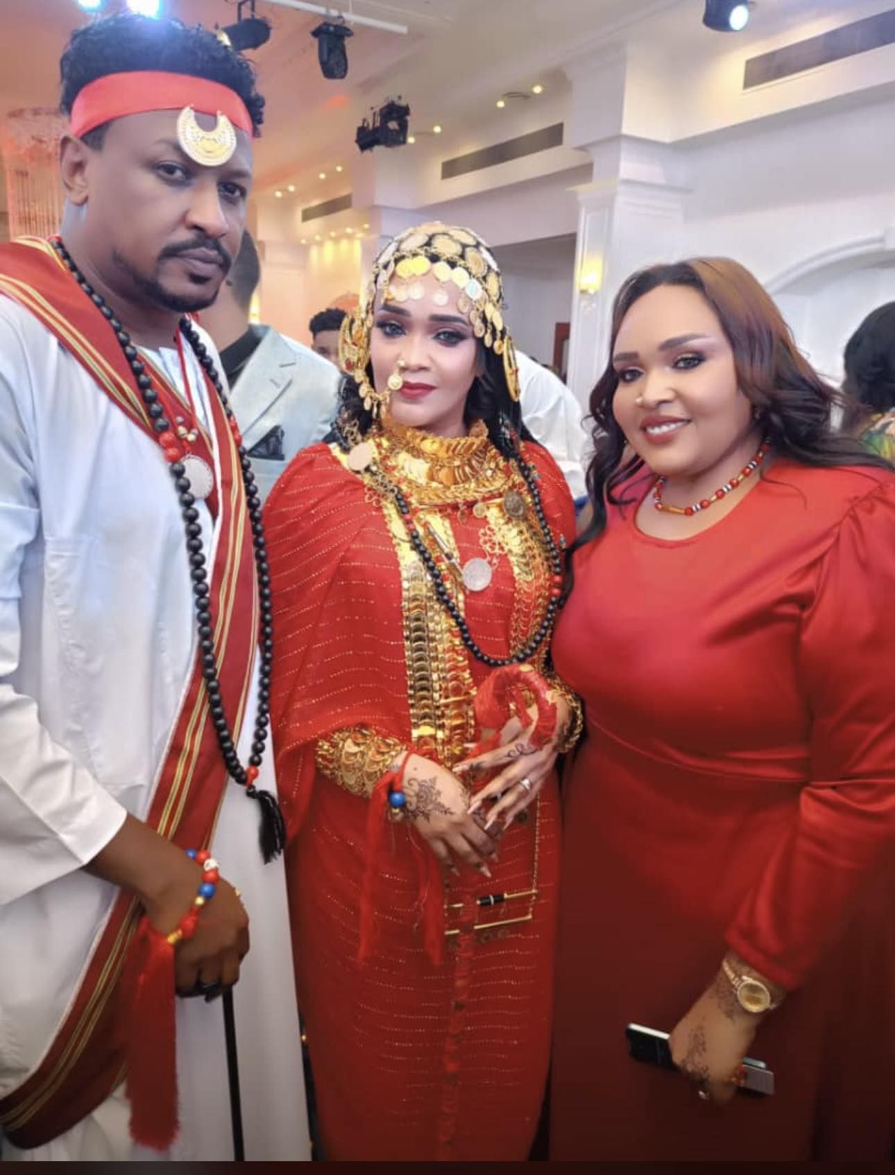 شاهد بالصور والفيديو وبمشاركة نخبة من المطربين.. حفل زواج أسطوري لإبنة الفنان كمال ترباس بالقاهرة