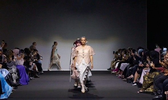 منسقو الأزياء بالذكاء الاصطناعي يغيرون مستقبل التسوق والموضة