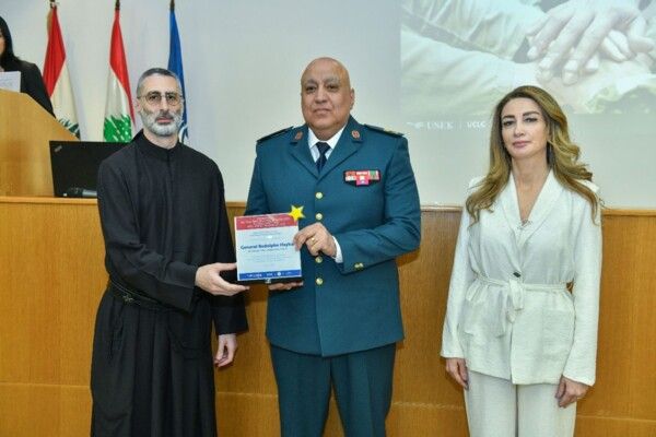 جامعة الروح القدس تخرّج ضباطًا في الجيش اللبناني من برنامج تدريبي متخصص في "إدارة الأزمات وحوادث احتجاز الرهائن"