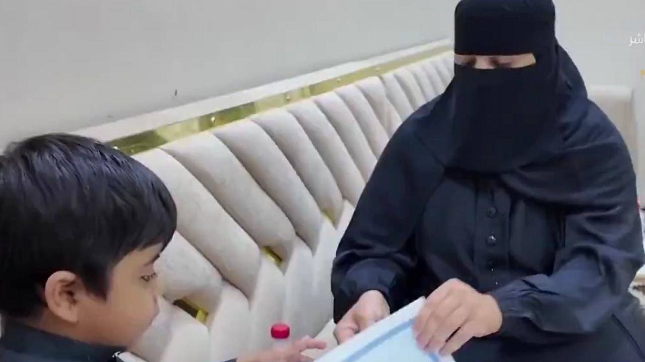 أم تتبرع بكليتها لطفلها وتكتب له حياة جديدة .. فيديو