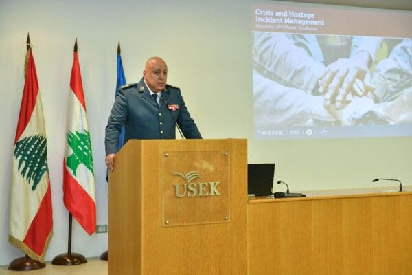 جامعة الروح القدس تخرّج ضباطًا في الجيش اللبناني من برنامج تدريبي متخصص في "إدارة الأزمات وحوادث احتجاز الرهائن"