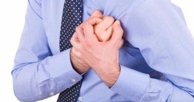 لتشابه بعضها.. إزاى تفرق بين أعراض النوبة القلبية والسكتات الدماغية