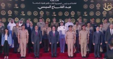 صورة تذكارية للرئيس السيسى خلال افتتاح بطولة العالم العسكرية للفروسية الـ25