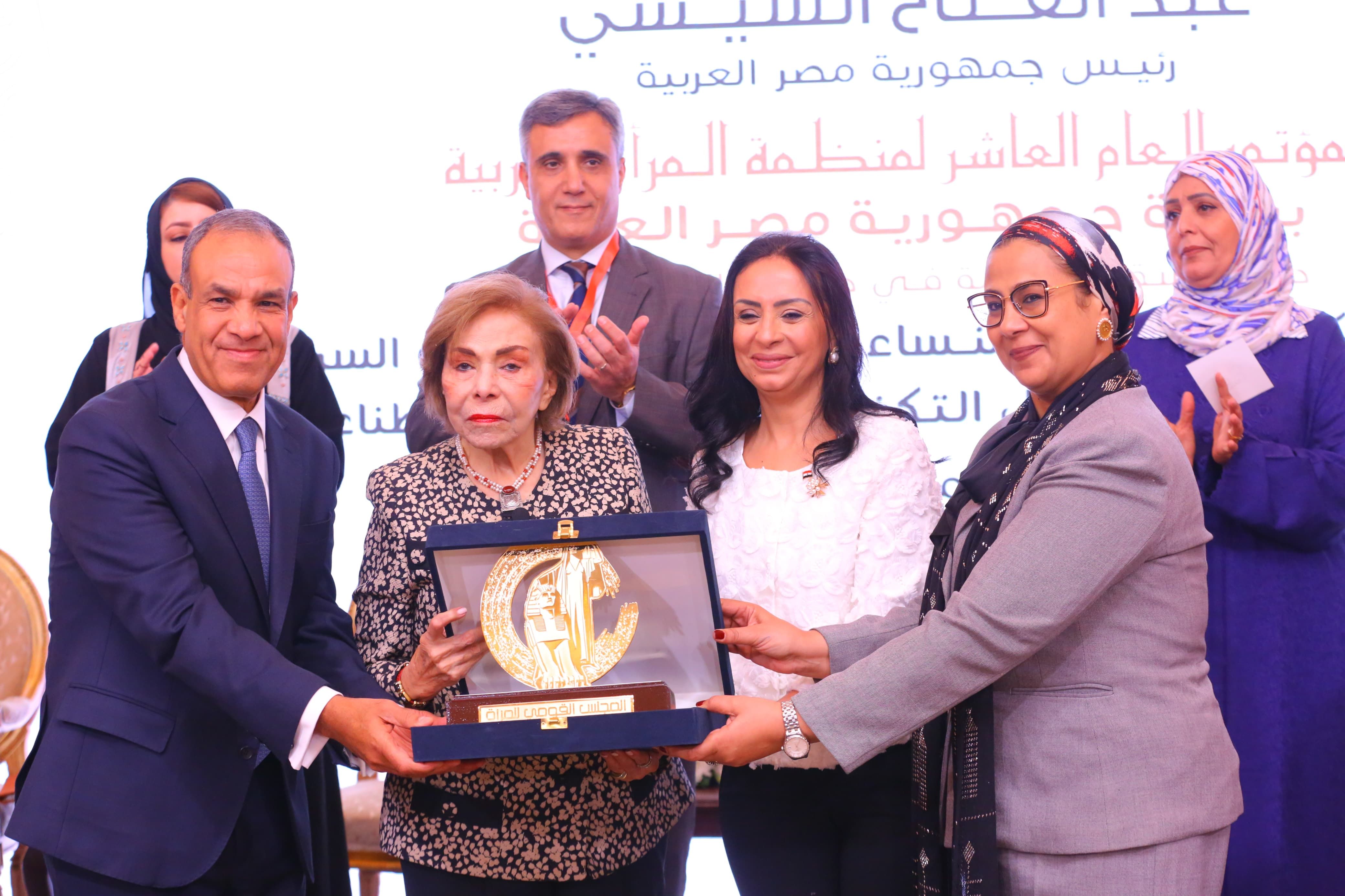 وزيرة التضامن: الدولة تنفذ مبادرات لتشجيع المرأة للدخول في مجال تكنولوجيا المعلومات