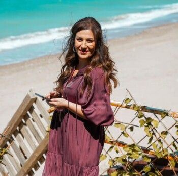 سلمى شلبي تتحدث عن علاقتها بـ رندة كعدي ومارينال سركيس ووسام حنا وفارس ياغي في كواليس "القدر"