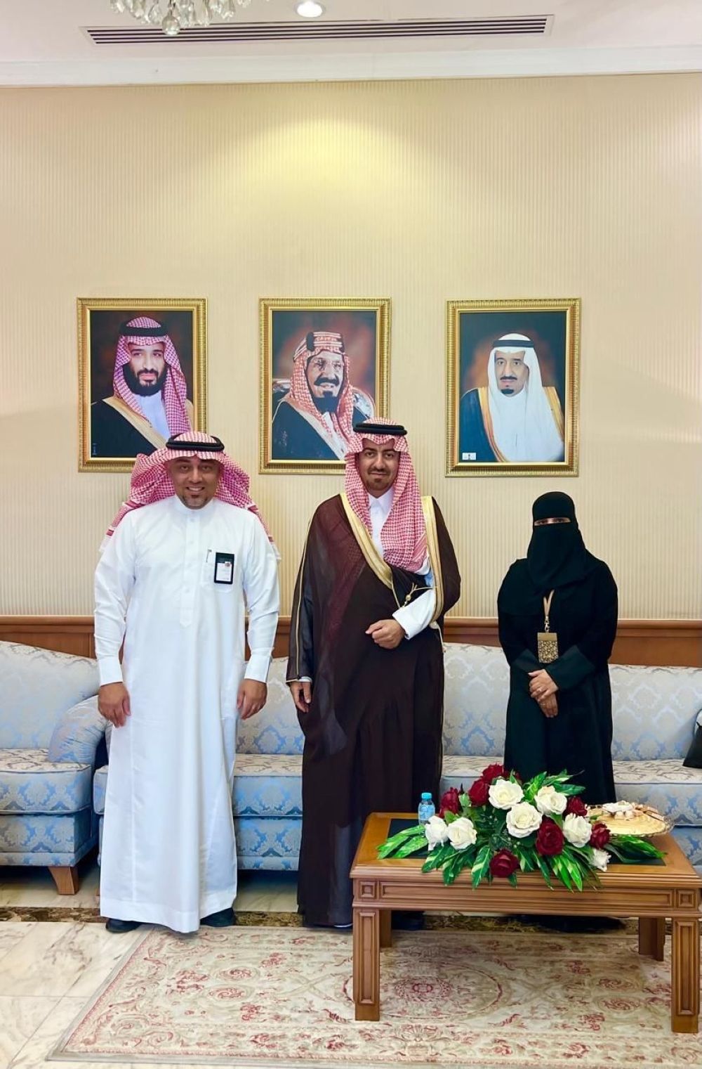 محافظ القطيف يلتقي بشرى السويكت بمناسبة تكليفها مديرًا لمكتب الضمان الاجتماعي