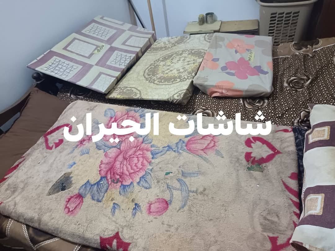 بالصور.. قصة رجل سوداني قام بفتح منافذ بين كل المنازل لحراسة ممتلكات جيرانه وحفظها طوال فترة الحرب والجمهور يشيد: (فعلاً الجار قبل الدار)