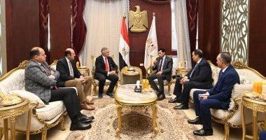 وزير الرياضة يشهد مؤتمر إعلان البطولات العربية والأفريقية للترايثلون بالجلالة