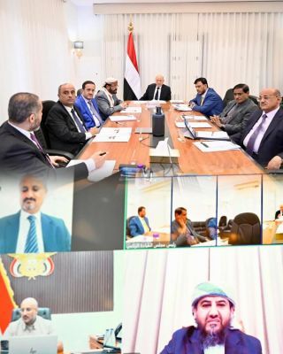 مجلس القيادة الرئاسي يجتمع برئيس الوزراء ويواصل مناقشة الأوضاع الاقتصادية والخدمية