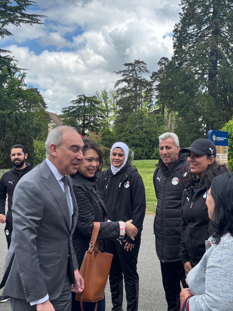 منتخب الكرة النسائية تحت 20 عاما يخوض المران الأول فى فرنسا بحضور السفير.. صور