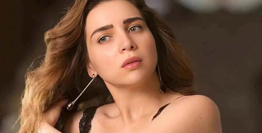 مي عز الدين تكشف سر جمالها: بغسل وشي كل 3 أيام والسر في ميّة الورد