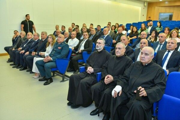 جامعة الروح القدس تخرّج ضباطًا في الجيش اللبناني من برنامج تدريبي متخصص في "إدارة الأزمات وحوادث احتجاز الرهائن"