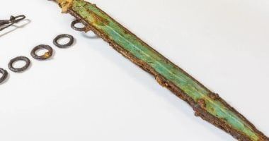 تكنولوجيا: كنوز من العصر الحديدى.. العثور على سيوف نادرة تحمل رموزًا مثيرة للجدل في فرنسا