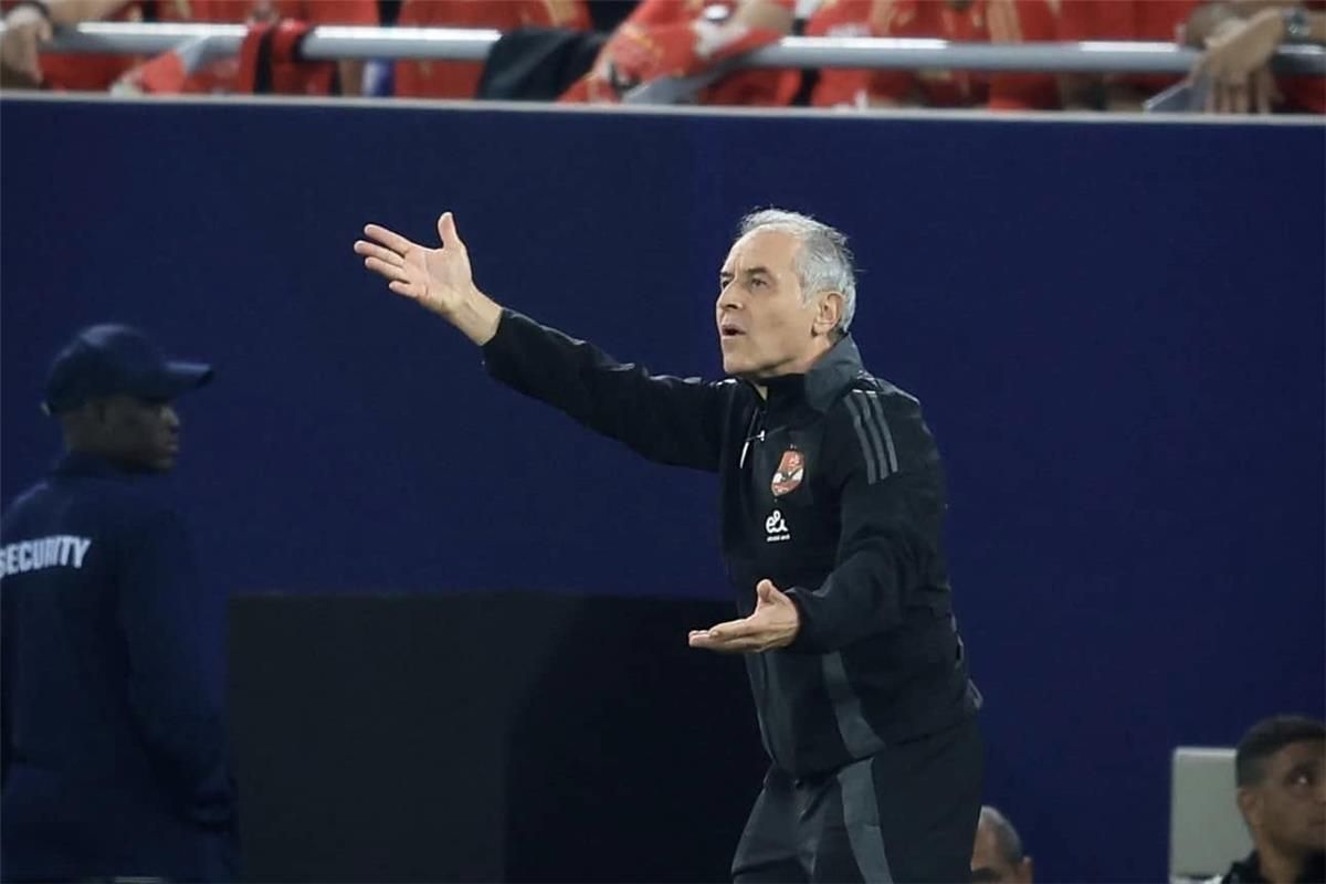 شوبير يثير الجدل: كولر قد يعود للأهلي.. مدربًا أم زائرًا؟ "اللعبة لسه شغالة"!