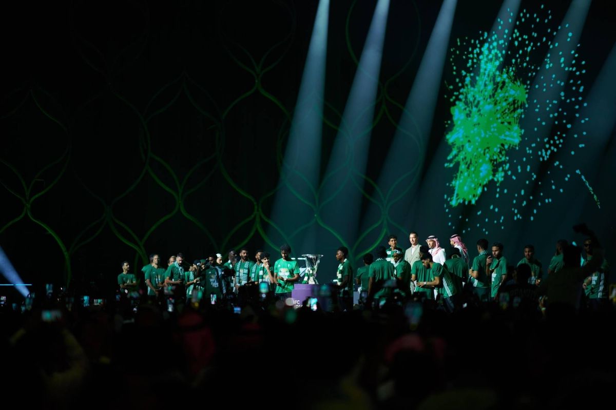 بحضور وزير الرياضة جدة تحتفي بأبطال النخبة وسط حضور جماهيري تجاوز ٣٠ الف 