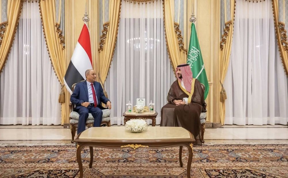 وزير الدفاع يلتقي رئيس مجلس الوزراء اليمني