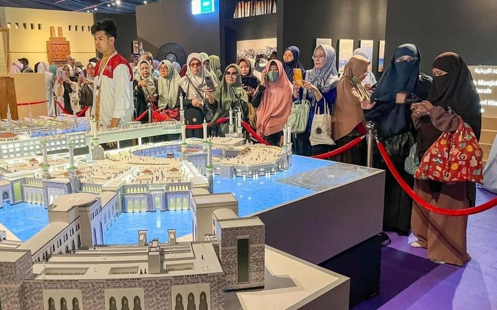 1.2 مليون زائر لمعرض جسور في جاكرتا