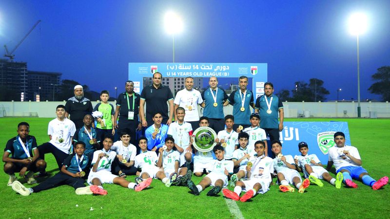 الامارات | خورفكان يرفع درع دوري تحت 14 سنة «ب»