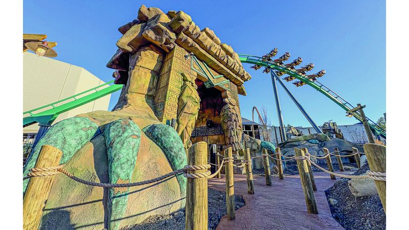 الامارات | أفعوانية تكسر الأرقام القياسية.. بسرعة سيارة «بورش»