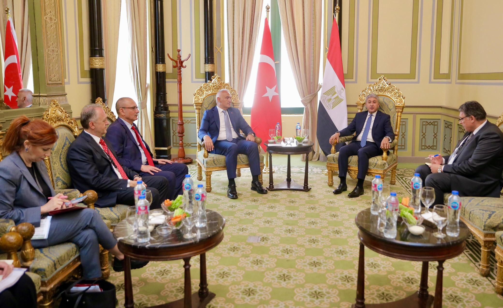 وزيرا السياحة المصري والتركي يبحثان سبل تعزيز التعاون المشترك بين البلدين