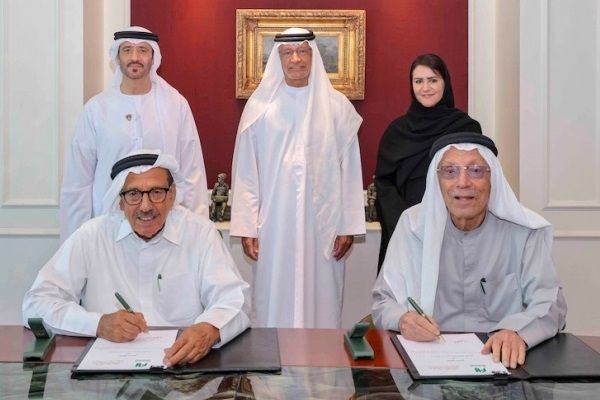 الامارات | خلف الحبتور يدعم جائزة المقال الإماراتي بمليون درهم