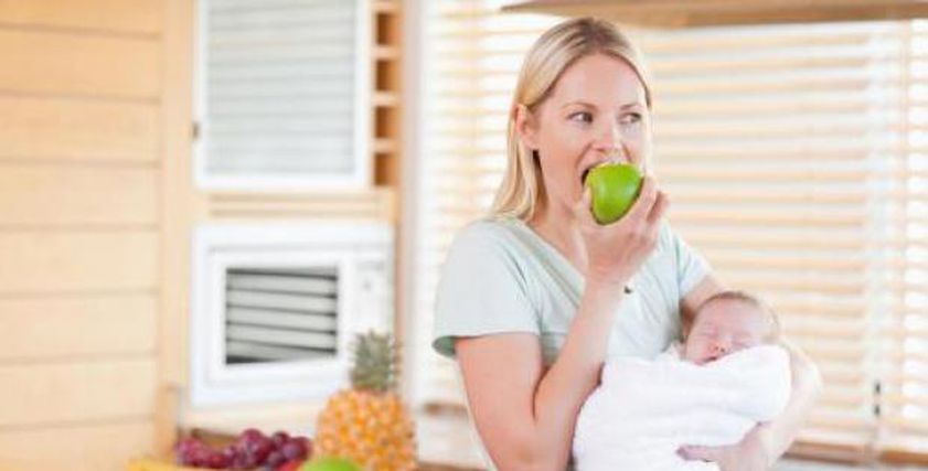 5 عناصر غذائية أساسية لكل أم أثناء الرضاعة.. اعرفي مصادرها من الطعام