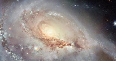 تكنولوجيا: تلسكوب هابل يرصد مجرة حلزونية ملتوية.. صورة