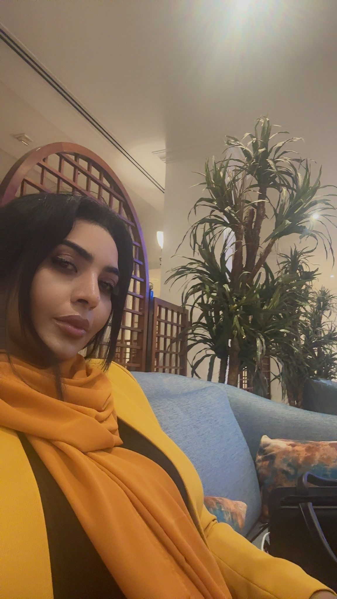 شاهد بالصور..  المذيعة نسرين النمر توثق للحظات العصيبة التي عاشتها داخل فندق “مارينا” ببورتسودان بعد استهدافه بمسيرات المليشيا ونجاتها هي وزميلتها نجمة النيل الأزرق