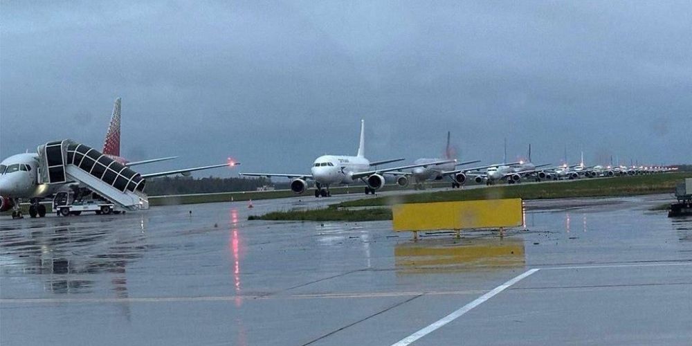 بسبب تهديد المسيرات.. فوضى في مطار بولكوفو بعد تحويل 74 رحلة جوية