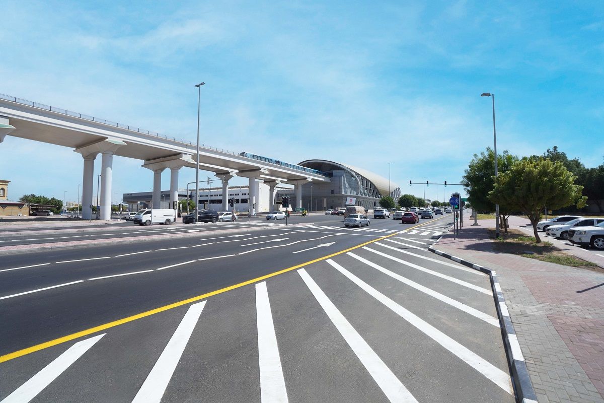 الامارات | "طرق دبي" تبدأ تجديد الخطوط والعلامات الأرضية في 89 موقعاً من الطرق الرئيسة والداخلية