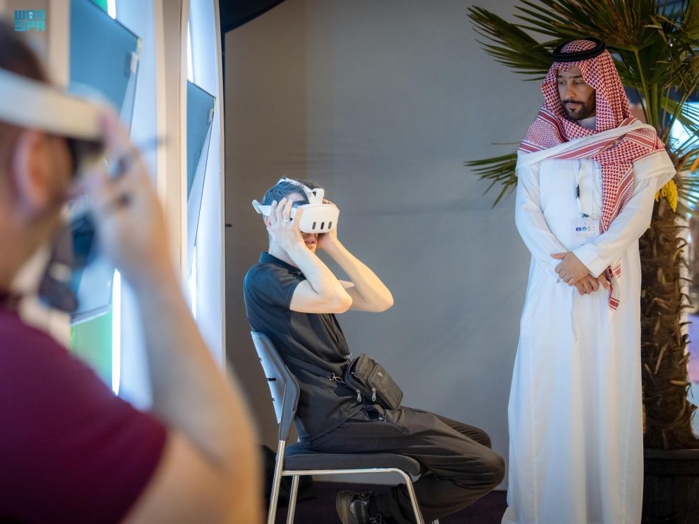 كوسوفو.. "جسور" ينقل الزوار إلى رحاب الحرمين بـ"الواقع الافتراضي"