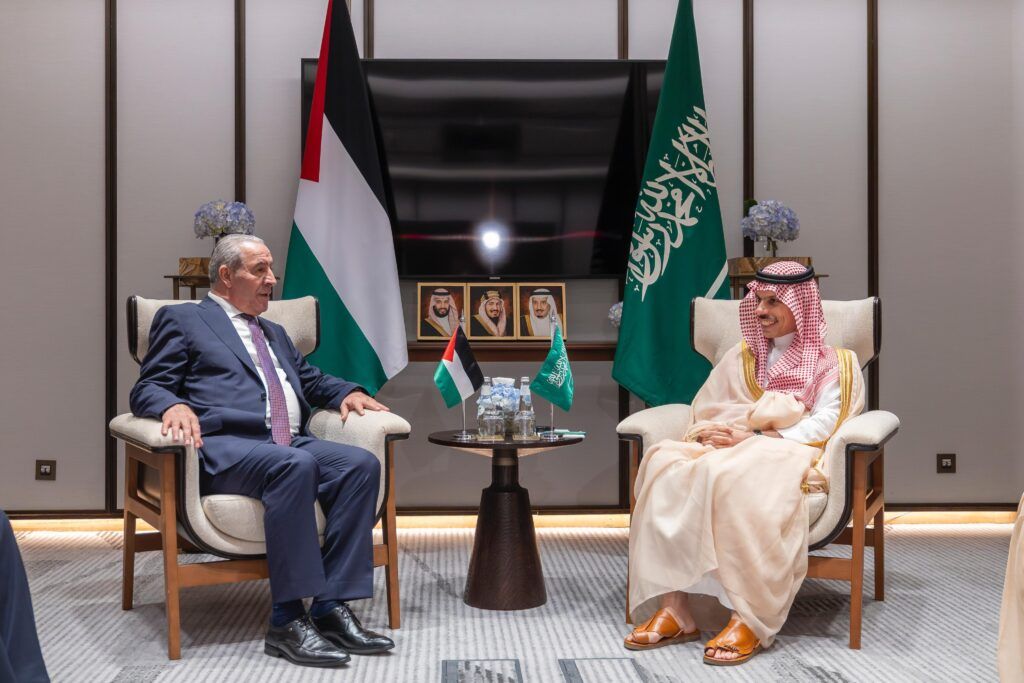 السعودية | سمو وزير الخارجية يستقبل نائب رئيس دولة فلسطين