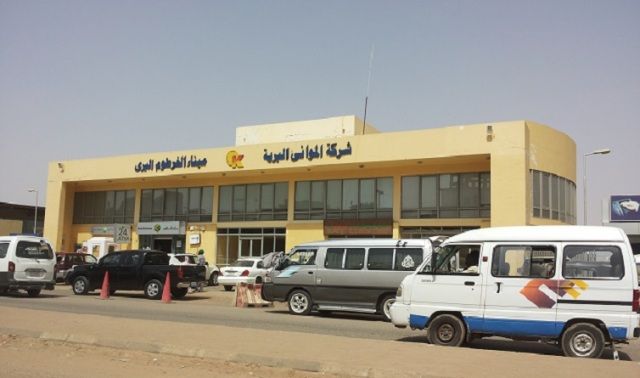 شاهد بالفيديو.. بعد غياب دام أكثر من عامين.. الميناء البري بالخرطوم يستقبل عدد من الرحلات السفرية و”البصات” تتوالى