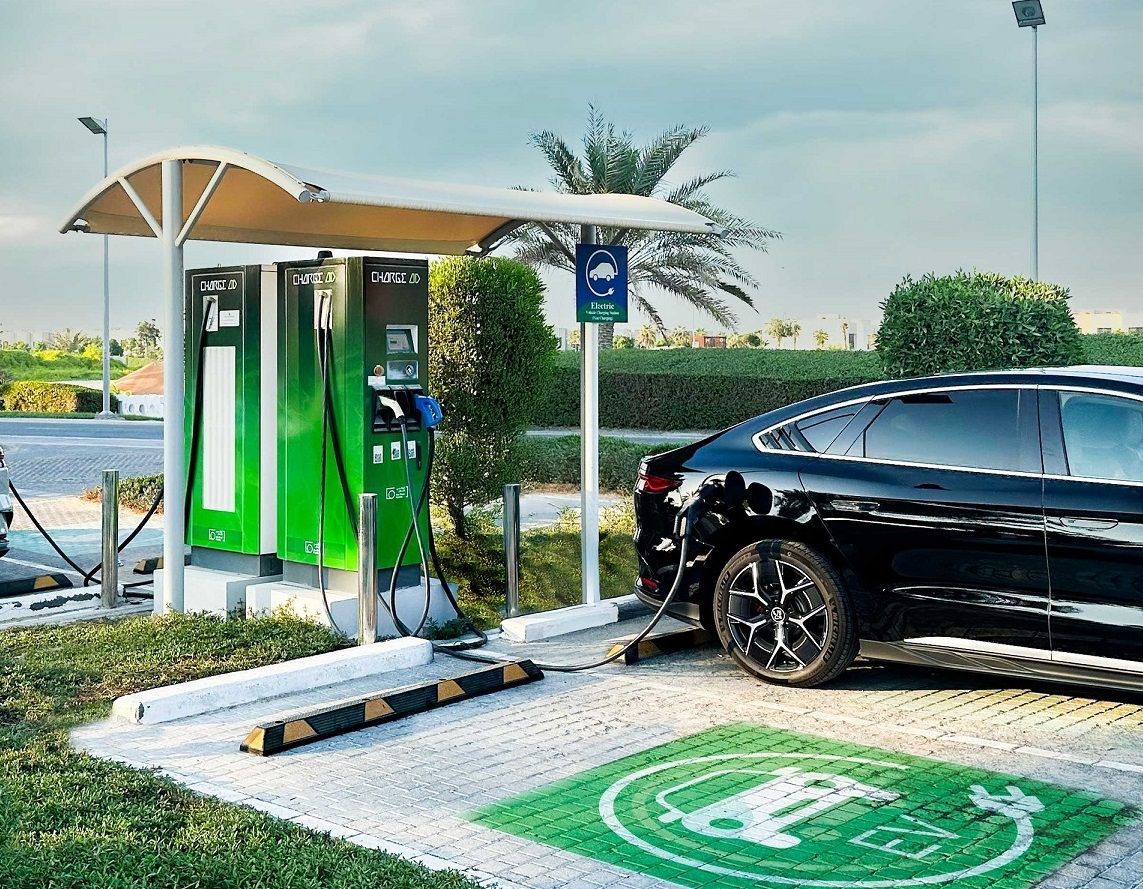 الامارات | 1000 محطة شحن جديدة للمركبات الكهربائية في 400 موقع بأبوظبي