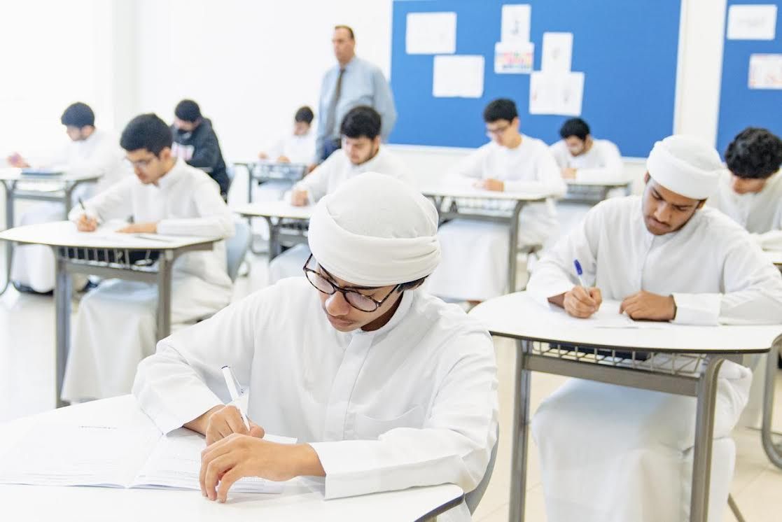 الامارات | مدارس تدعو الطلبة لتحديث بياناتهم عبر نظام "المنهل"