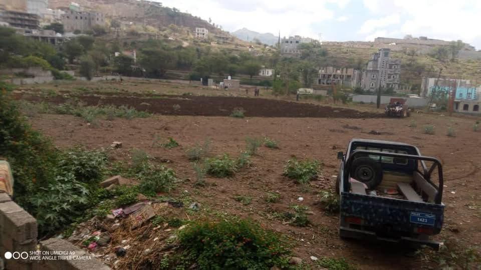 إب..عصابة مسلحة تسطو على أرضية وقف واسعة وتقوم ببيعها